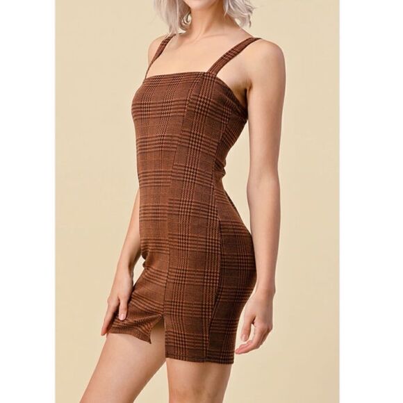 MINI FRONT SLIT PINAFORE DRESS - Picture 2 of 4